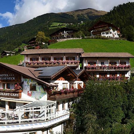 Pension Felseneck San Leonardo in Passiria Esterno foto